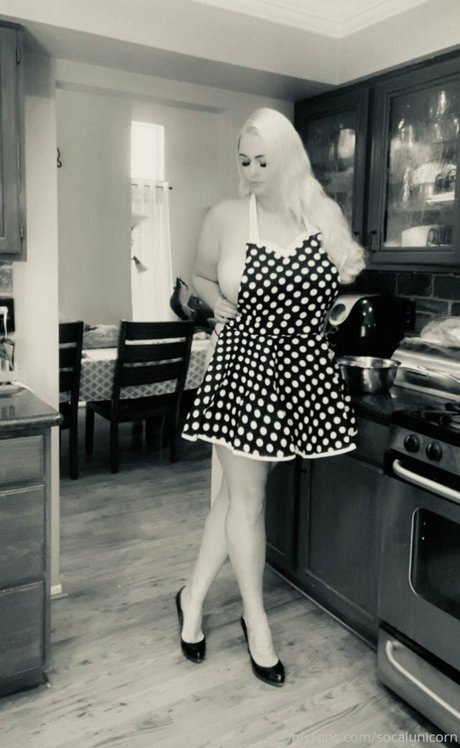 Socalunicorn erotic model img