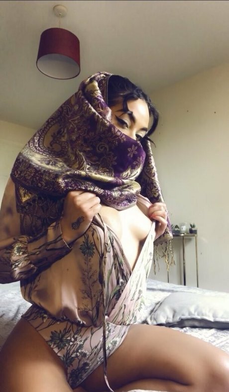 Madison Khan model pretty photo