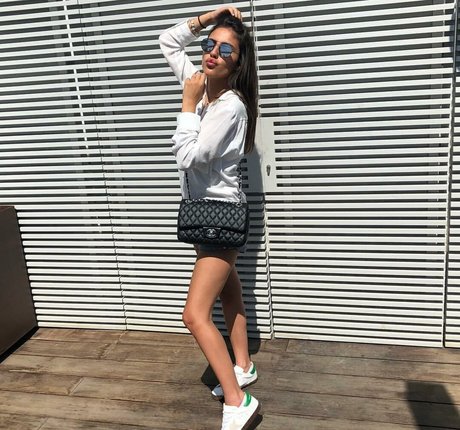 Meshi Malka star nude pics