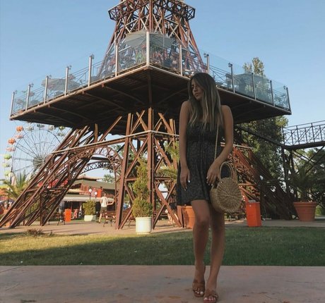 Meshi Malka star hot pictures