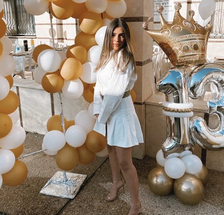 Meshi Malka model hot picture