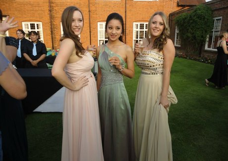 Maton Twins sex model pic