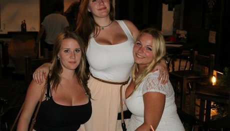 Maton Twins star naked photo