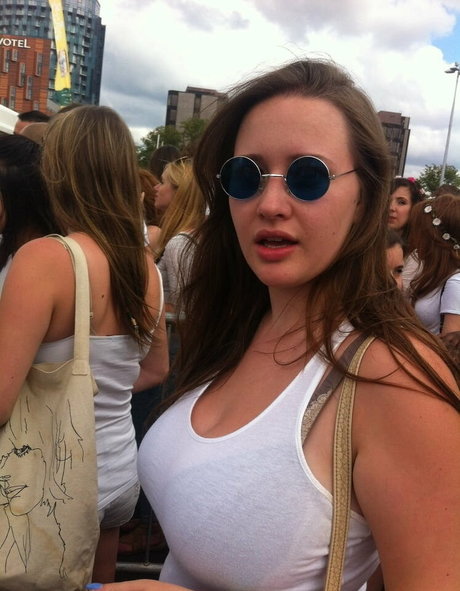 Maton Twins naked star images