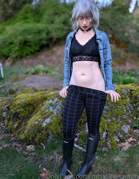misssilverwitch nude model photo