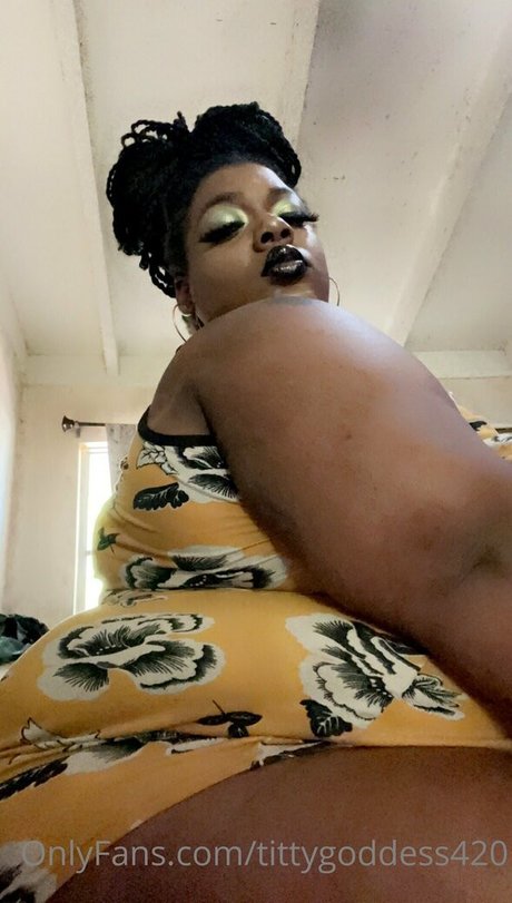 tittygoddess420 star sexy pictures