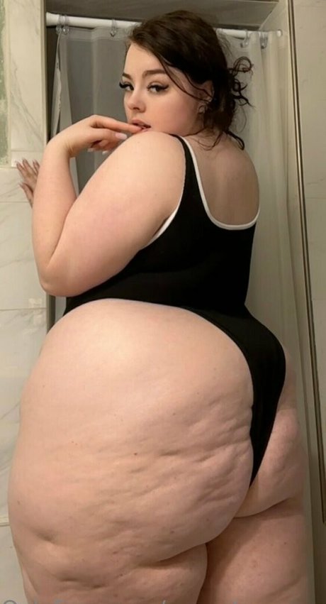 peacchyqueenn porn actress gallery