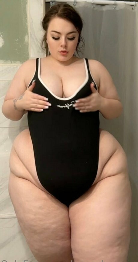 peacchyqueenn art actress pic