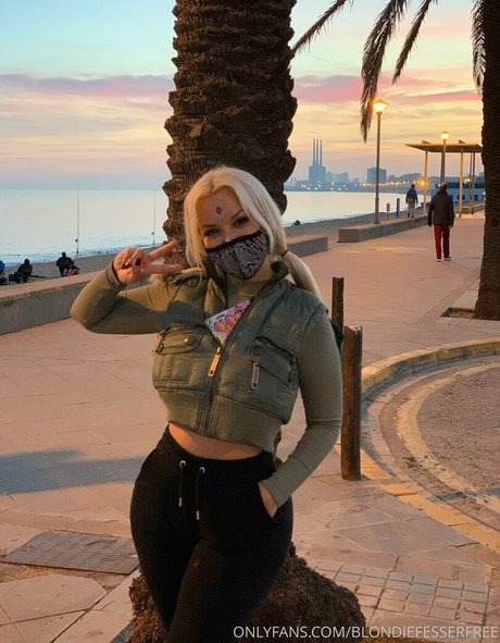 blondiefesserfree hot pornstar pic