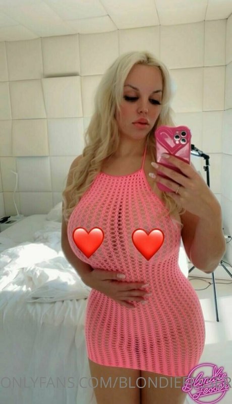 blondiefesserfree nude star image