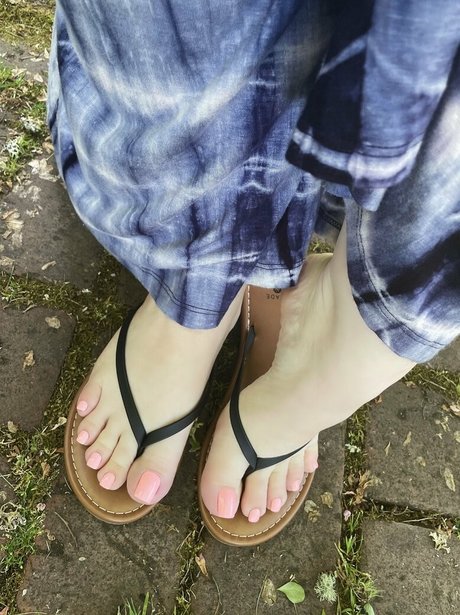 Sweetarches nude model pictures