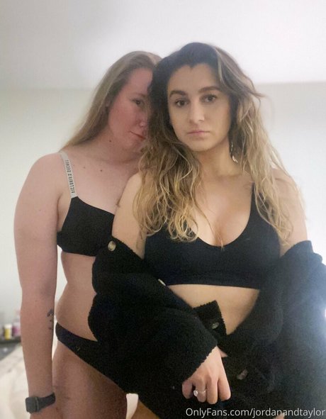 jordanandtaylor star naked galleries