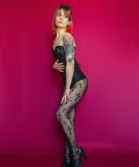 Ari cakes nudes actress pictures