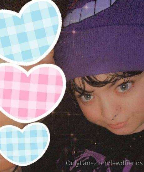 Lewdfiends model pretty photos