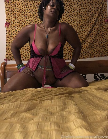 universallovvvve naked actress img