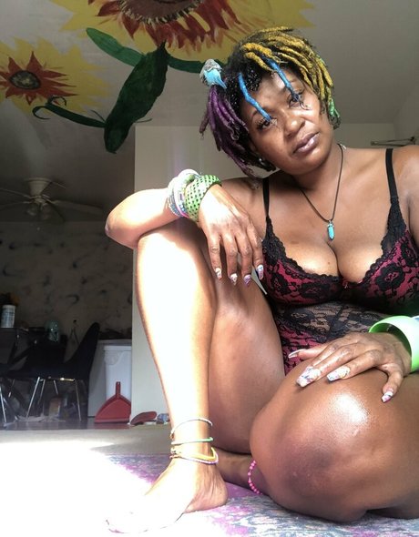 universallovvvve model high quality pic