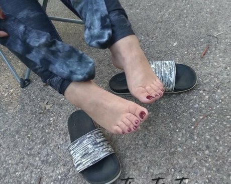 tinytoetracy naked pornstar pictures