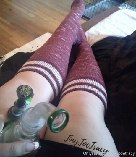 tinytoetracy erotic actress photo