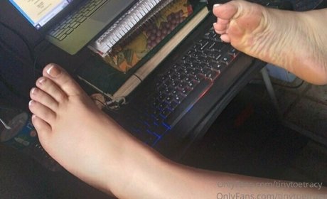 tinytoetracy star sexy photos