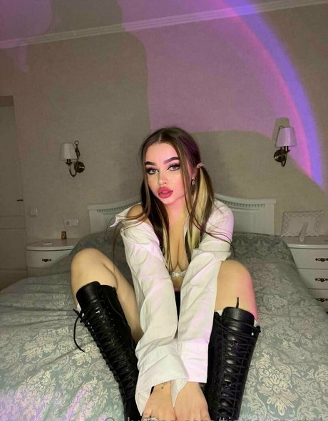 tiana crystal model nude pic