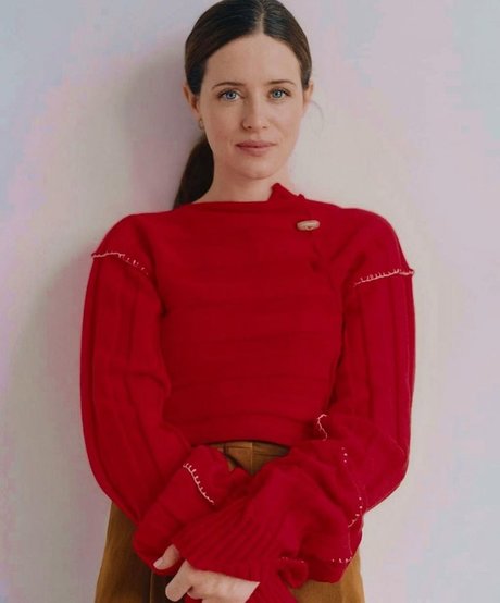 Claire Foy model top img