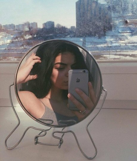 myerthestripper pretty actress photo