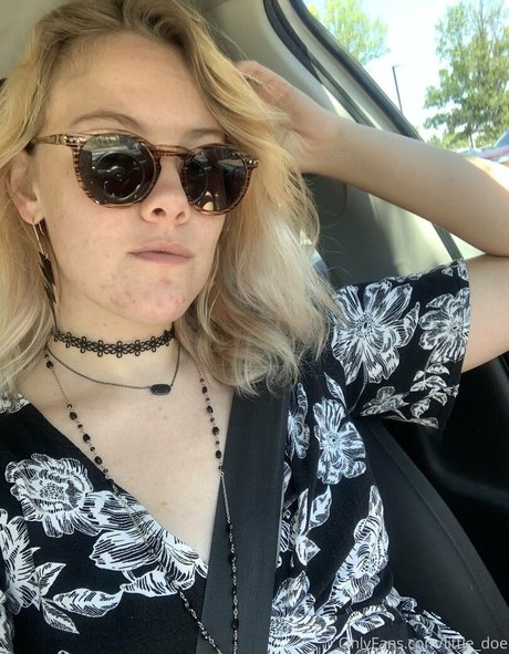 little doe sex model image