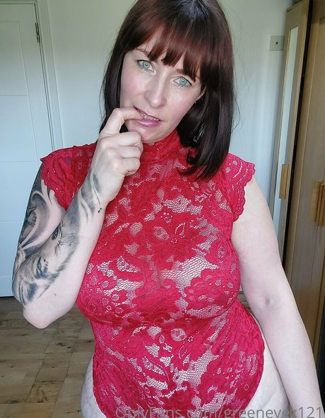 Greeneyez121 thumbnail