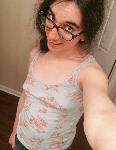 saggy tits onlyfans free naked pic