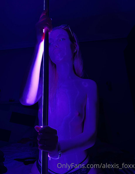 alexisfoxxie hd model picture