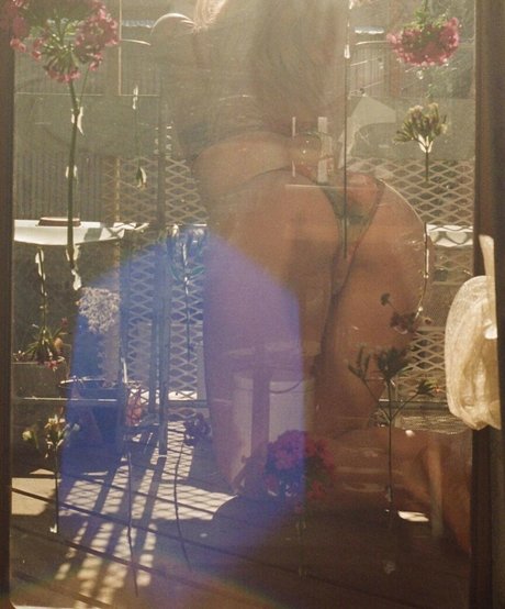 alittle vampy hot star picture