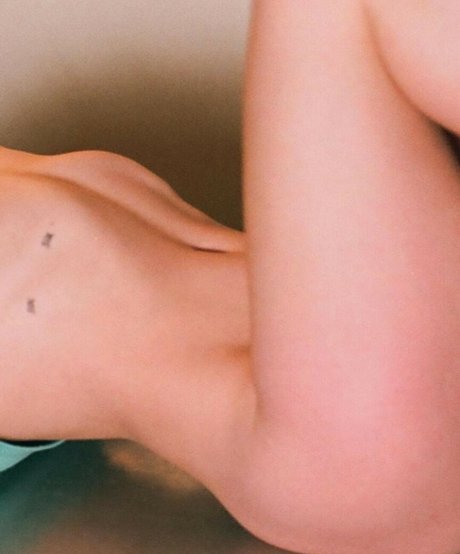 alittle vampy model free photo