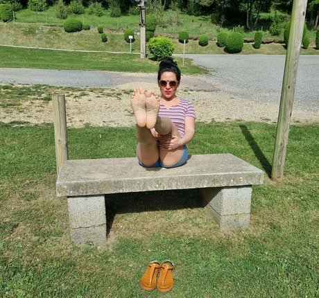 goddesshathafeet top star pics