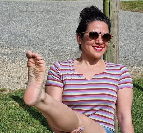 goddesshathafeet sexy pornstar gallery