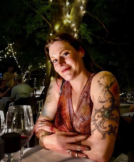 Floor Jansen model nice pictures