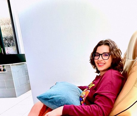 selfcarebrooke hot actress img