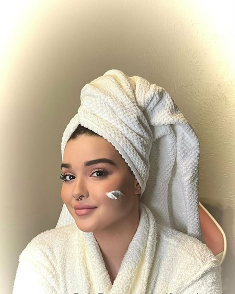 selfcarebrooke erotic actress pictures