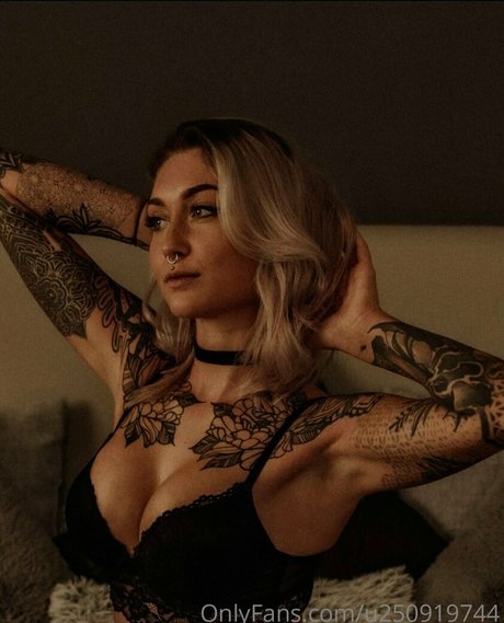 sarahmeeeow naked actress pictures