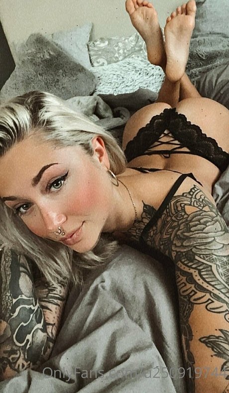 sarahmeeeow nudes pornstar pics