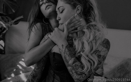 sarahmeeeow adult actress pics