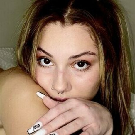 fayofficial model pornographic photos