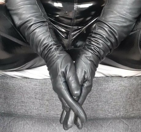 distannce star nude pic