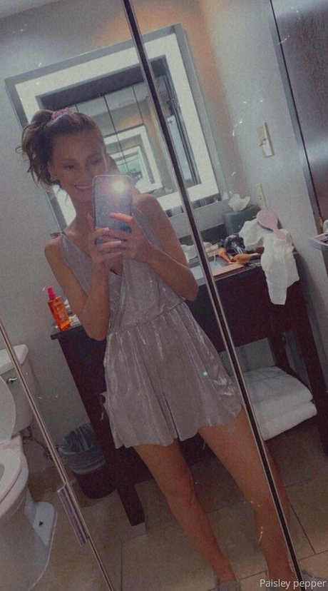 paisleypepper adult actress pics