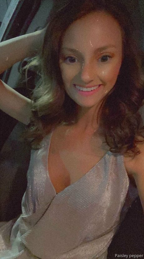 paisleypepper hot pornstar img