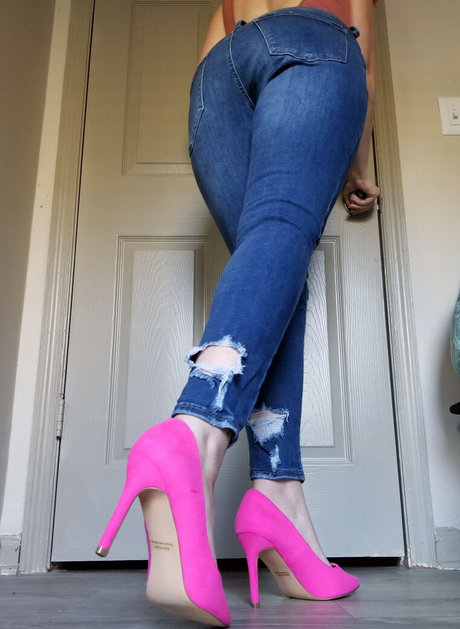 Solesnack naked model pic