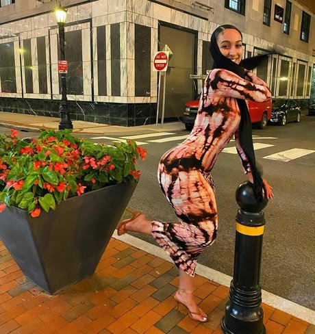 Omaima Benamre hot model image