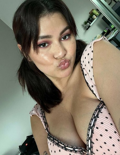 spiralingxlonely pretty actress pics