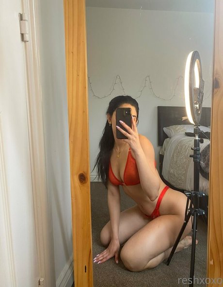 Resh model pretty img