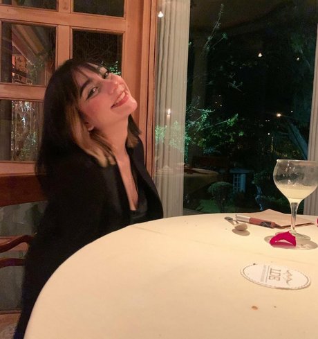 Tani Castaneda pretty star images