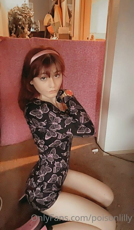 poisonlilly naked model photo